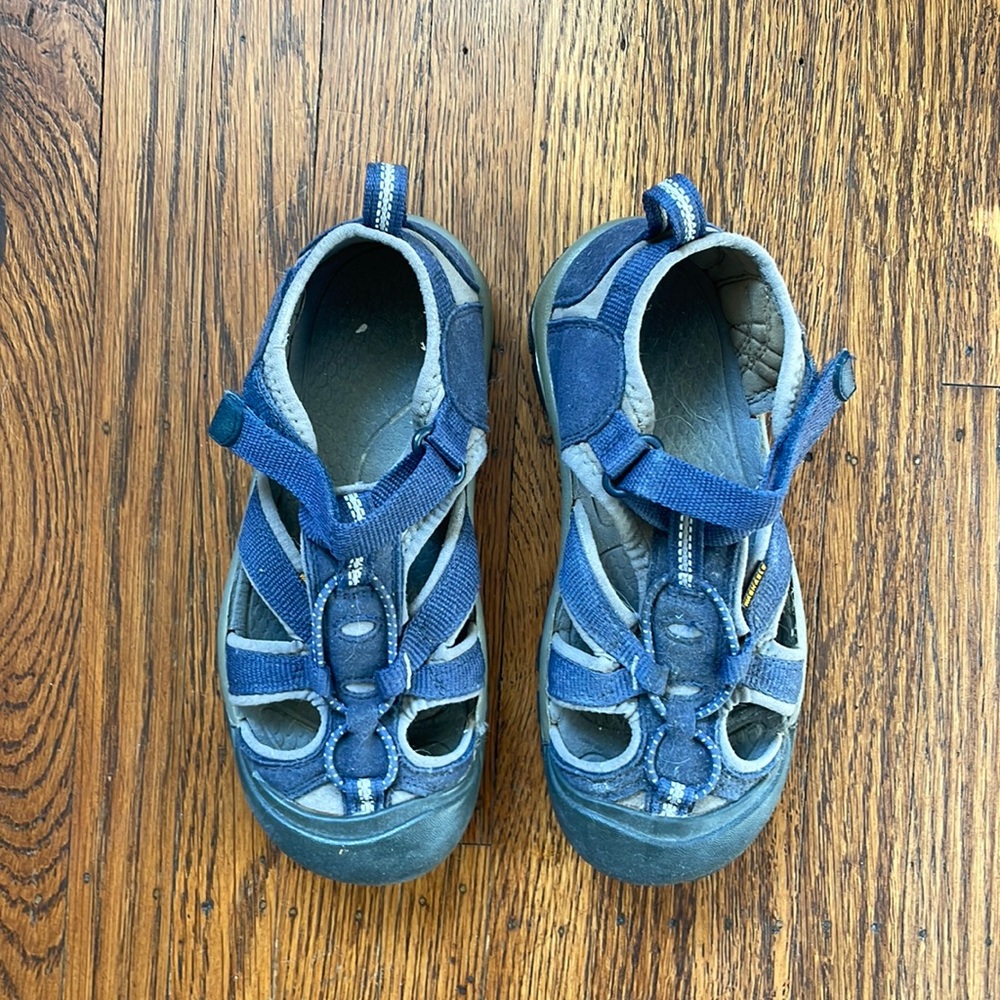 Navy Keen water sandals sz 2